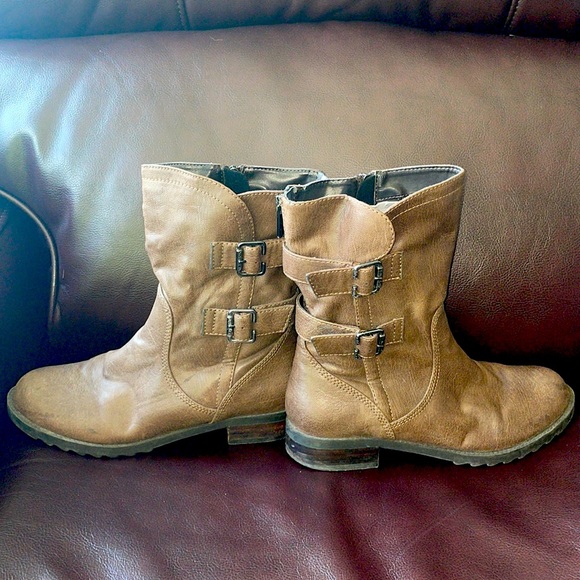 Kenneth Cole Reaction Boots. Brown. Used. Size- 6 - Picture 1 of 8
